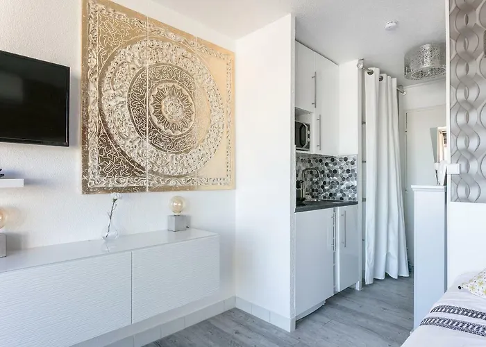 Naturiste Venus Panoramic View * אגדה